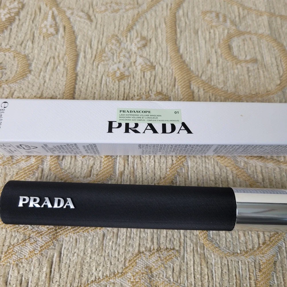 Prada Pradascope Lash Extending Volume Mascara 01‎ Nero Black 8.5ml New in Box